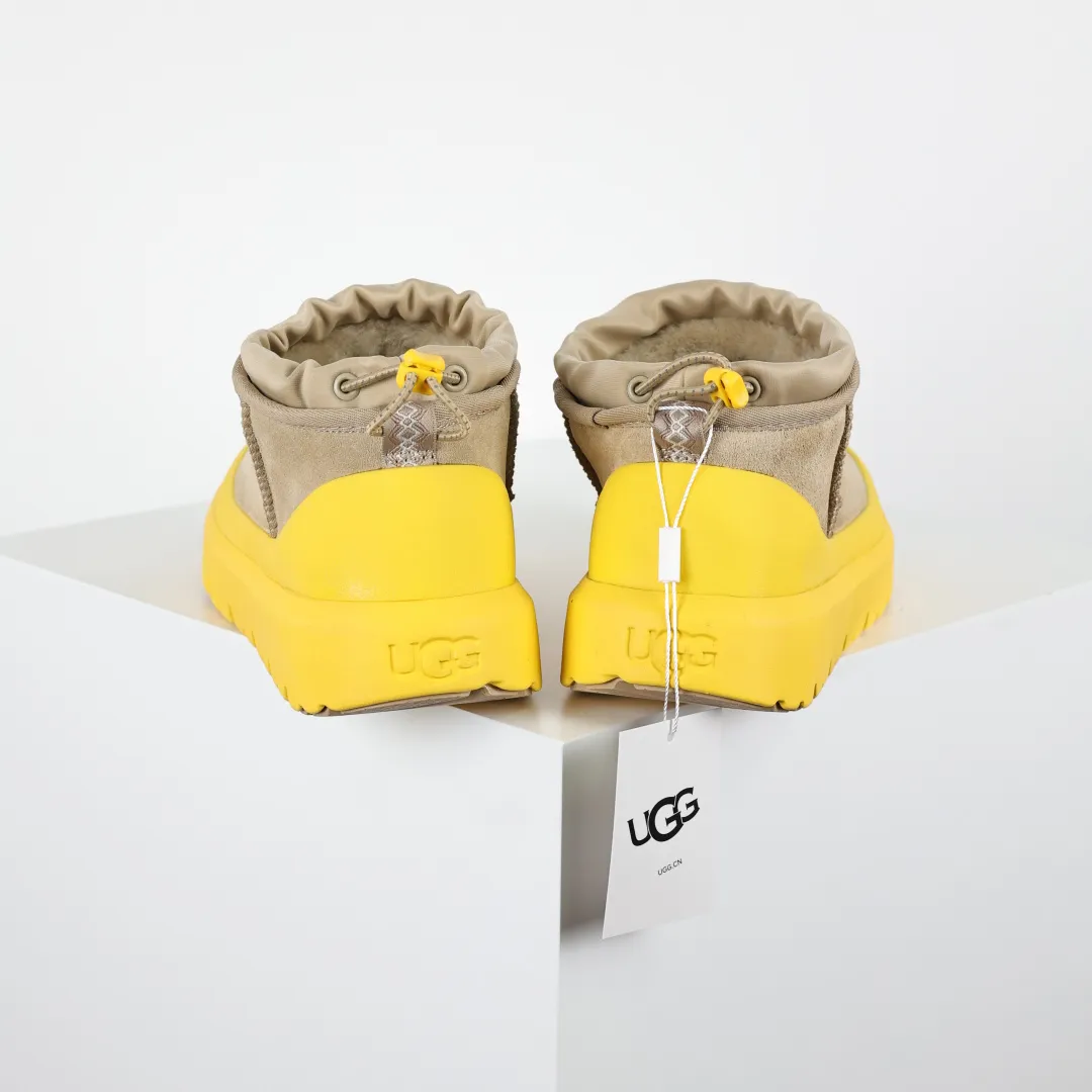 Copy price 💰700 Core recommendation Good price It is a very suitable choice for home furnishings. In recent years, uug has launched a series of styles, which are partial to the preferences of young consumers and have also moved to the forefront of fashion trends. Shoe body material: water-repellent coated suede upper, 17mm UGGPURE™ implantable wool insole, lightweight non-slip and comfortable rubber outsole, with brand LOGO and trademark. Comes with a full set of packaging. Size: 35 36 37 38 3940 41 42 43 44 45